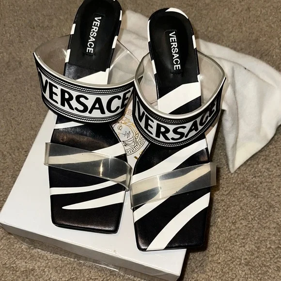 Versace | Shoes | Versace Black And White Womens Sandals  display picture 2